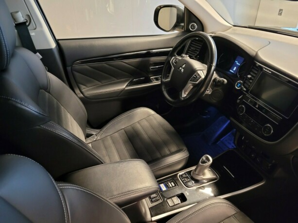 mitsubishi-outlander-elektrisitetbensin-2019-big-14