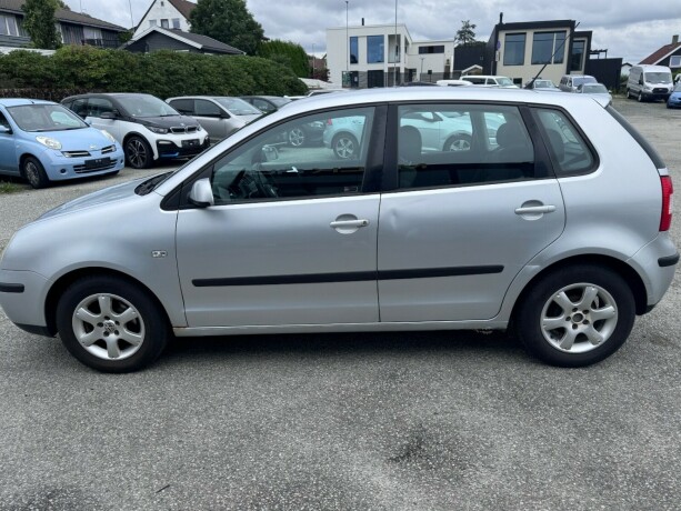 volkswagen-polo-bensin-2003-big-3