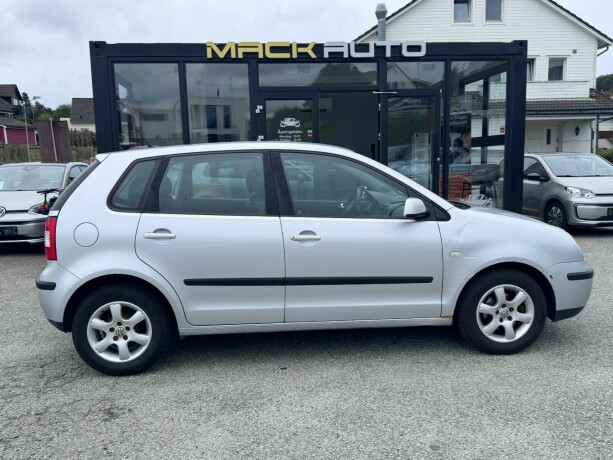 volkswagen-polo-bensin-2003-big-1