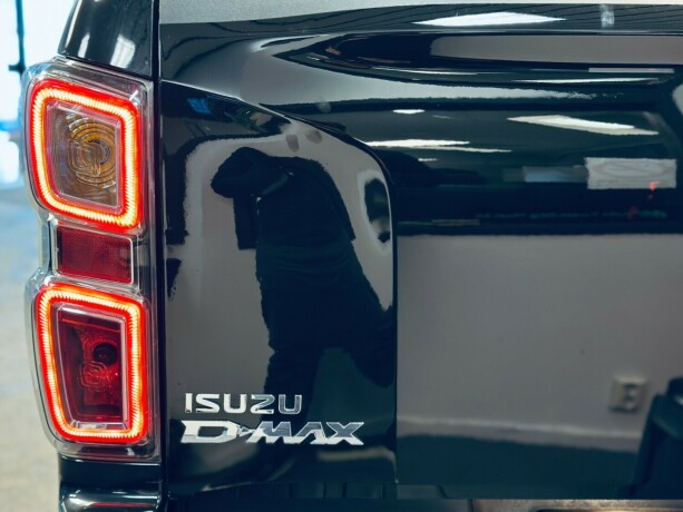 isuzu-d-max-diesel-2021-big-32