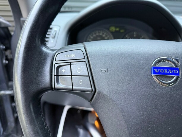 volvo-v50-diesel-2010-big-14