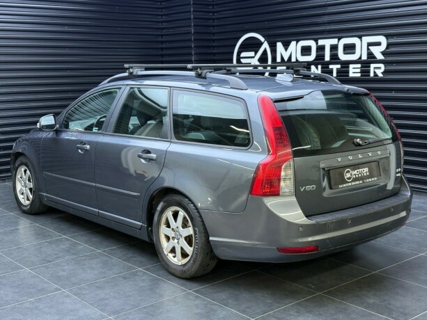 volvo-v50-diesel-2010-big-1