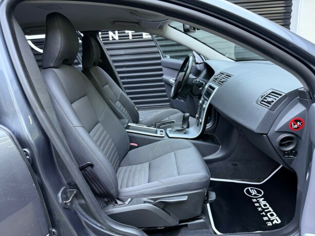 volvo-v50-diesel-2010-big-21