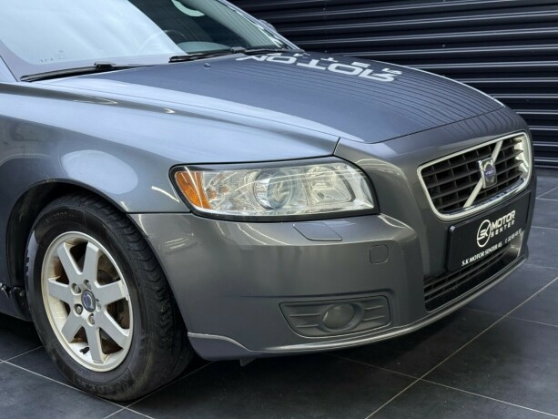 volvo-v50-diesel-2010-big-3