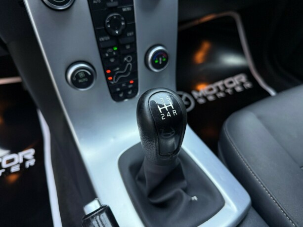 volvo-v50-diesel-2010-big-19