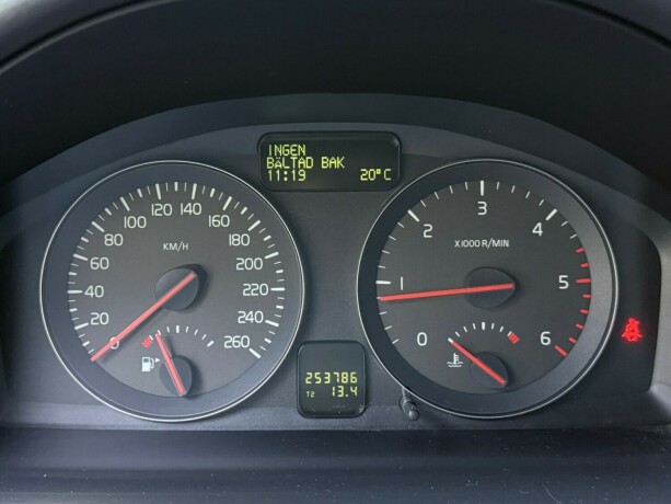 volvo-v50-diesel-2010-big-16