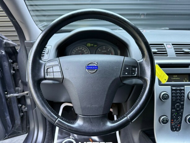 volvo-v50-diesel-2010-big-13