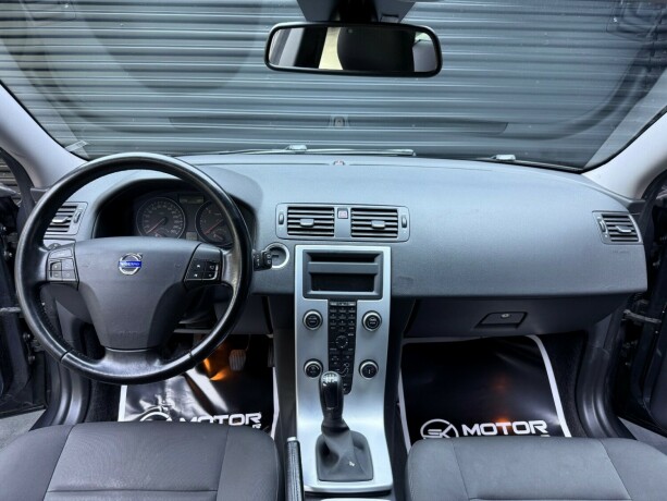 volvo-v50-diesel-2010-big-9