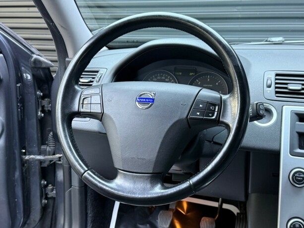 volvo-v50-diesel-2010-big-12