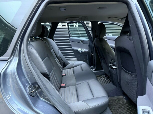 volvo-v50-diesel-2010-big-23