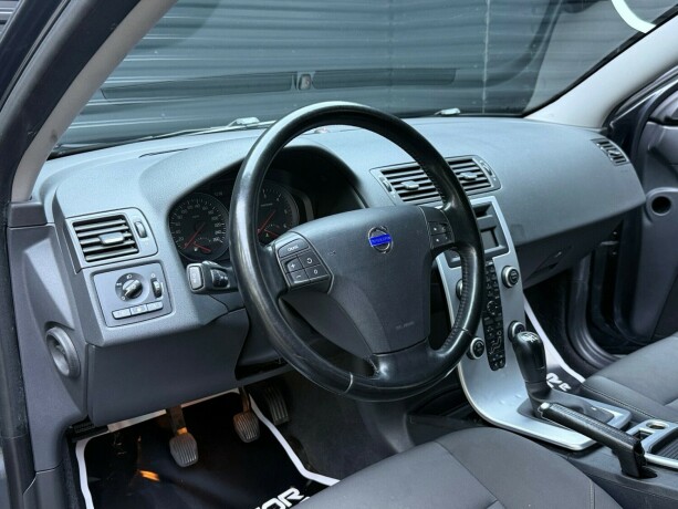 volvo-v50-diesel-2010-big-10