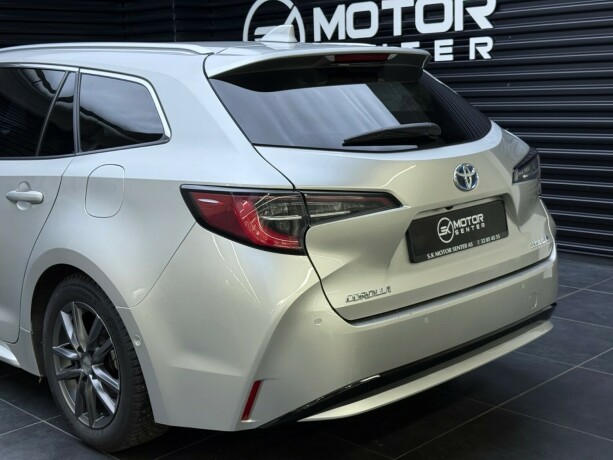 toyota-corolla-elektrisitetbensin-2023-big-5