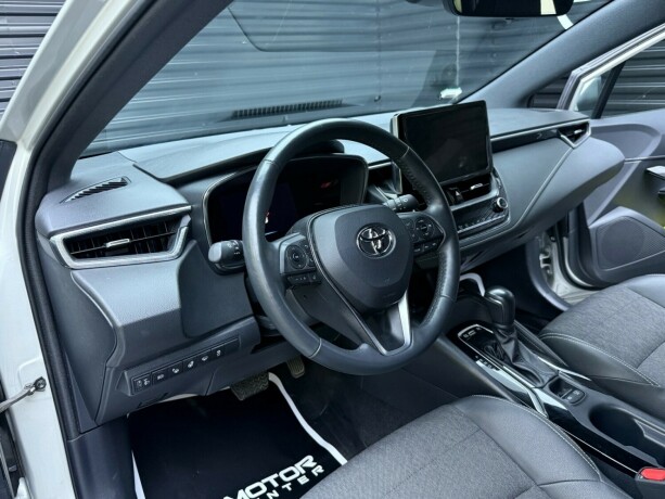 toyota-corolla-elektrisitetbensin-2023-big-10