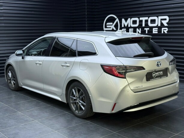toyota-corolla-elektrisitetbensin-2023-big-1