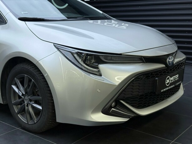 toyota-corolla-elektrisitetbensin-2023-big-3