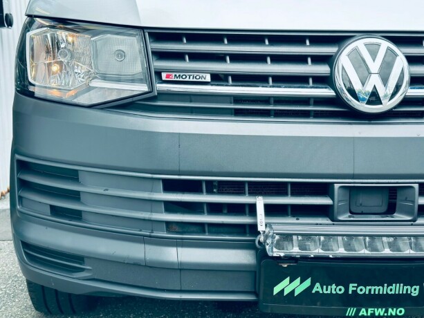 volkswagen-transporter-diesel-2019-big-24