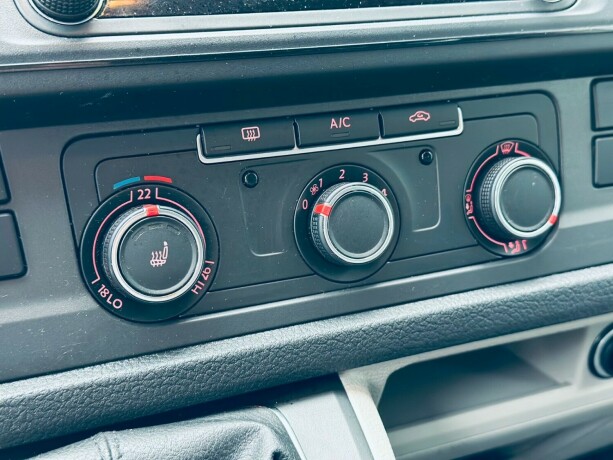 volkswagen-transporter-diesel-2019-big-18
