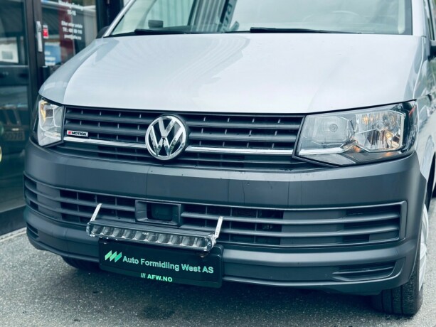 volkswagen-transporter-diesel-2019-big-3