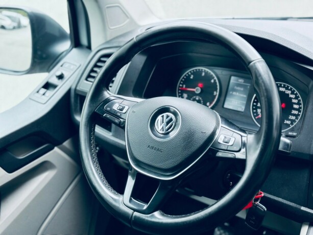 volkswagen-transporter-diesel-2019-big-16