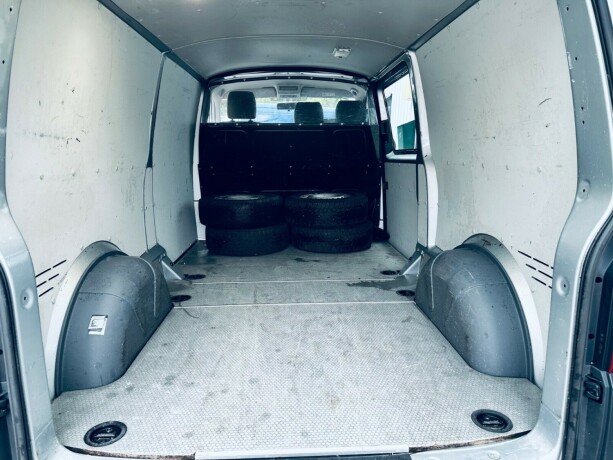 volkswagen-transporter-diesel-2019-big-23