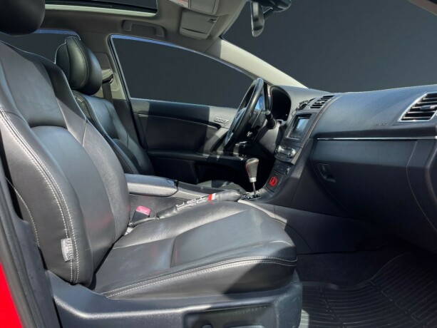 toyota-avensis-diesel-2009-big-12