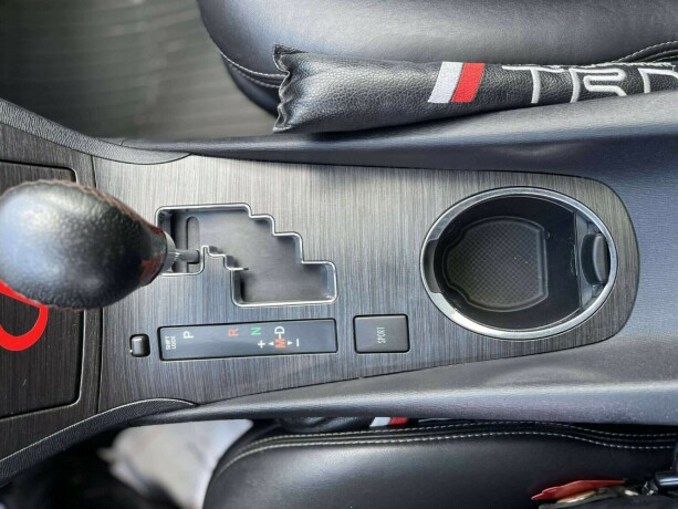 toyota-avensis-diesel-2009-big-16