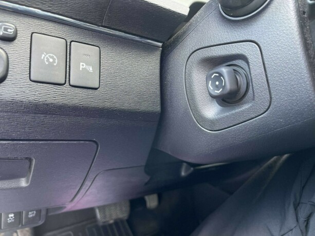 toyota-avensis-diesel-2009-big-15