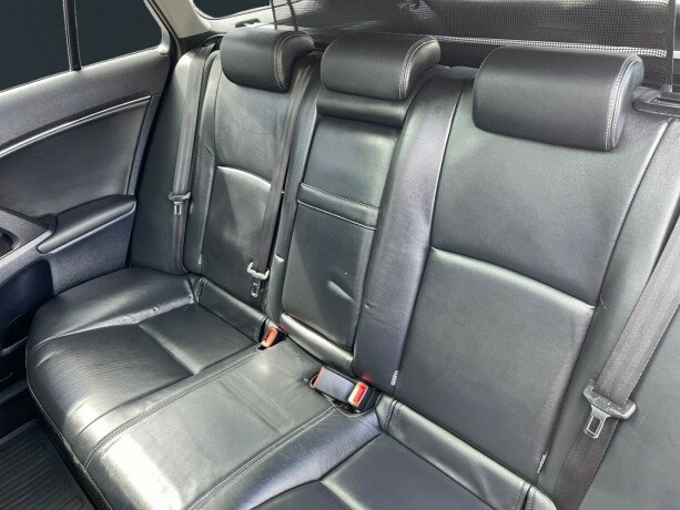 toyota-avensis-diesel-2009-big-11