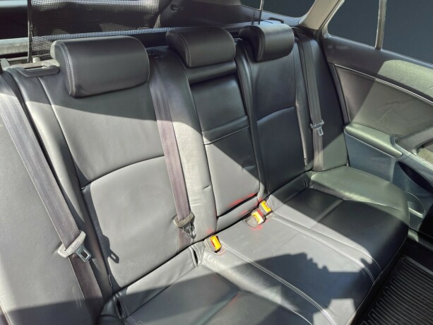 toyota-avensis-diesel-2009-big-13