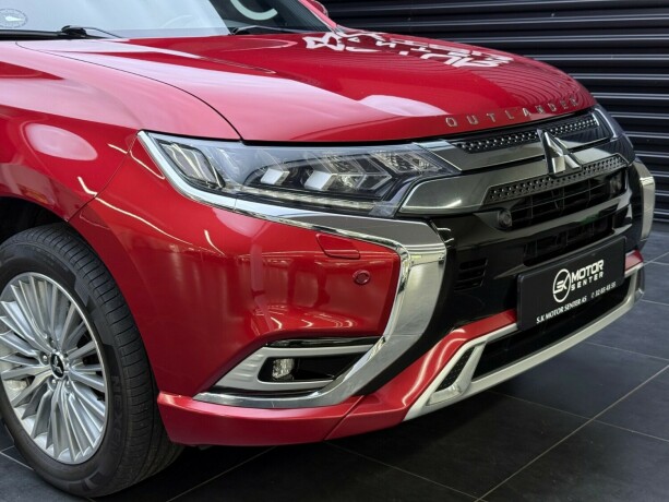 mitsubishi-outlander-elektrisitetbensin-2019-big-3