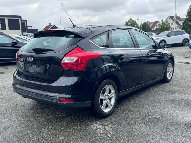 ford-focus-diesel-2011-big-4
