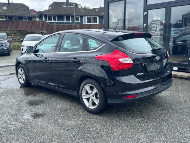 ford-focus-diesel-2011-big-2