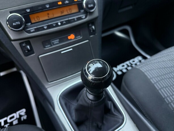 toyota-avensis-diesel-2011-big-25
