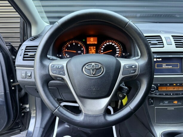toyota-avensis-diesel-2011-big-13