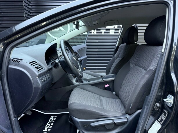 toyota-avensis-diesel-2011-big-27