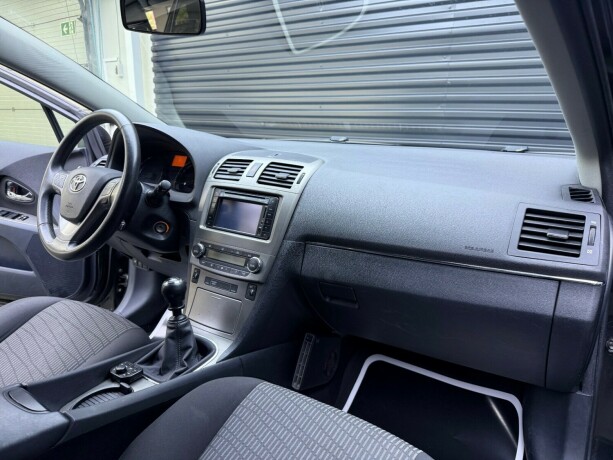 toyota-avensis-diesel-2011-big-11
