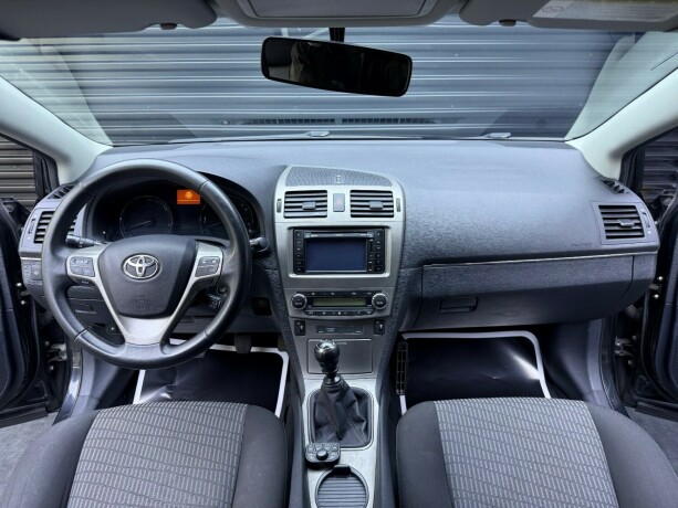 toyota-avensis-diesel-2011-big-9