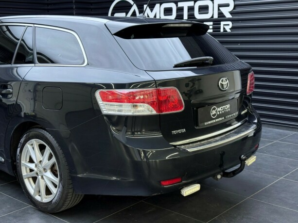 toyota-avensis-diesel-2011-big-5