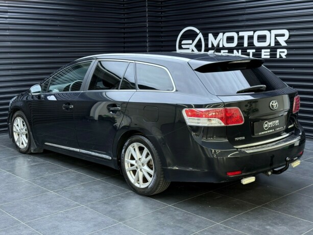 toyota-avensis-diesel-2011-big-1