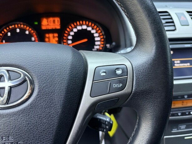 toyota-avensis-diesel-2011-big-15