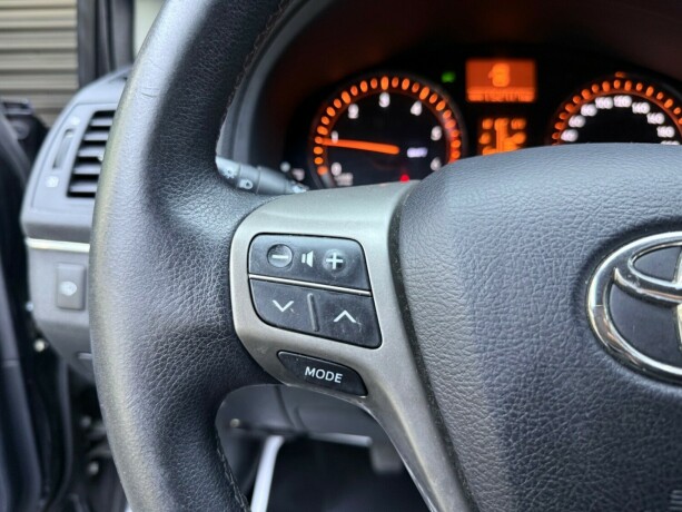 toyota-avensis-diesel-2011-big-14