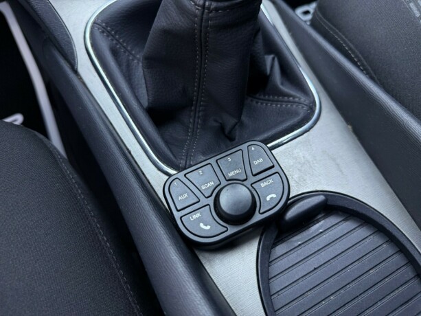 toyota-avensis-diesel-2011-big-26