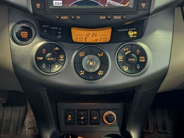 toyota-rav4-bensin-2009-big-18