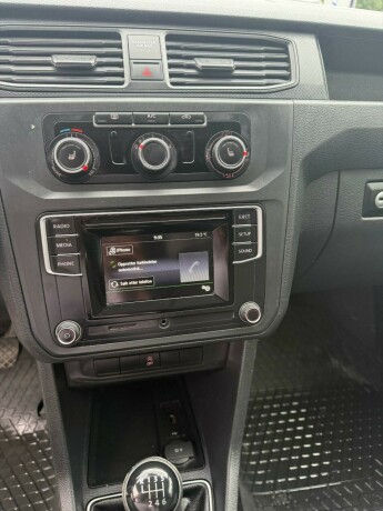 volkswagen-caddy-bensin-2017-big-13