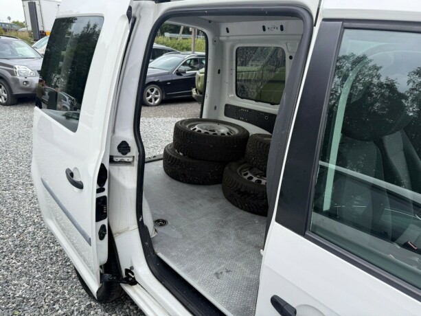 volkswagen-caddy-bensin-2017-big-22