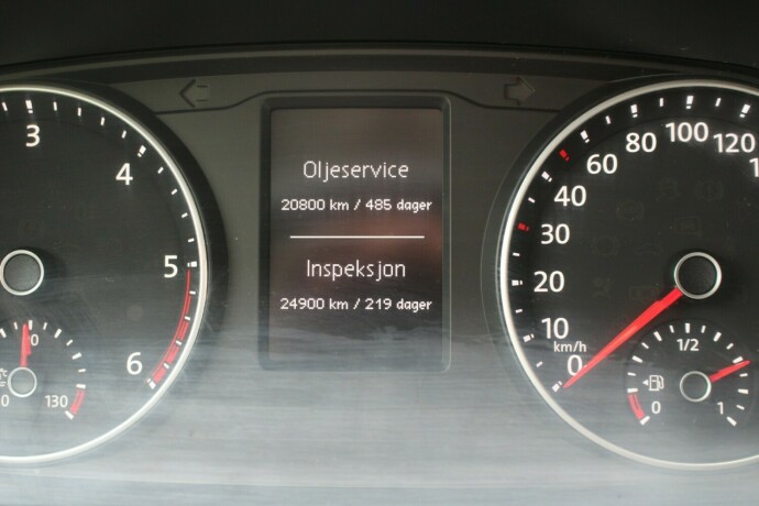 volkswagen-transporter-diesel-2017-big-11