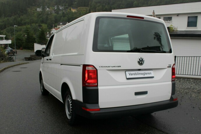 volkswagen-transporter-diesel-2017-big-2