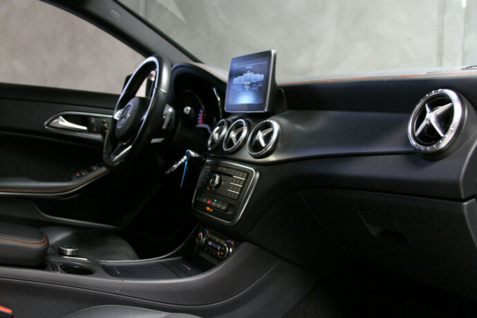 mercedes-benz-cla-bensin-2015-big-6