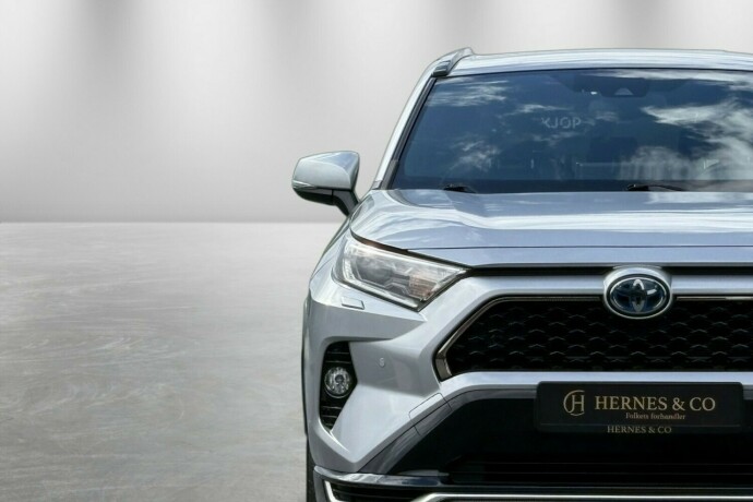 toyota-rav4-elektrisitetbensin-2020-big-3