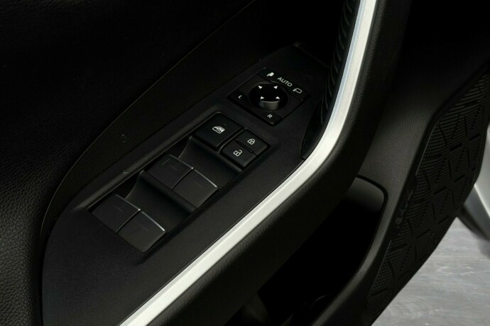 toyota-rav4-plug-in-hybrid-plug-in-petrol-2020-big-32